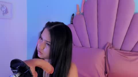 Snapshot of emma_clarke_ chatting on 13, 10, 2025 emma online show from 13, 10, 2025