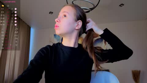 Snapshot of emma_clon chatting on 18, 12, 2025 Emma online show from 18, 12, 2025