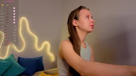 Snapshot of emma_clon chatting on 20, 6, 2026 Emma online show from 20, 6, 2026