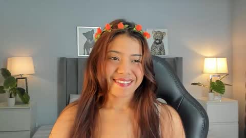 Snapshot of emma_crawford_ chatting on 2, 11, 2025 Emma online show from 2, 11, 2025