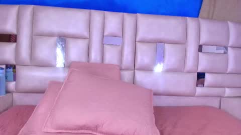 Snapshot of emma_curvy1 chatting on 25, 9, 2025 Emma online show from 25, 9, 2025