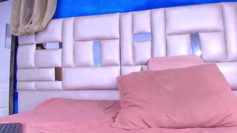 Snapshot of emma_curvy1 chatting on 7, 10, 2025 Emma online show from 7, 10, 2025