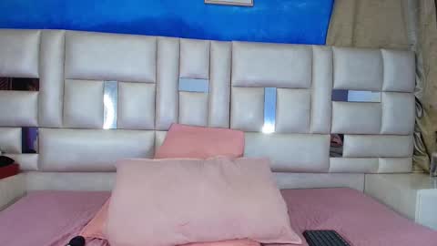Snapshot of emma_curvy1 chatting on 9, 10, 2025 Emma online show from 9, 10, 2025