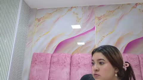 Snapshot of emma_curvy1 chatting on 24, 6, 2026 Emma online show from 24, 6, 2026