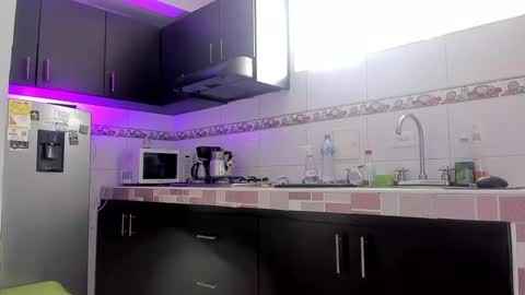Snapshot of emma_eva1 chatting on 3, 10, 2025 Emma online show from 3, 10, 2025