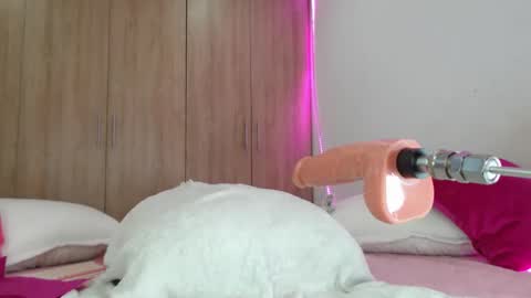 Snapshot of emma_glutton chatting on 27, 11, 2025 Emma Glutton online show from 27, 11, 2025