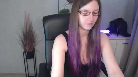 Snapshot of emma_lust94 chatting on 4, 11, 2025 emma online show from 4, 11, 2025