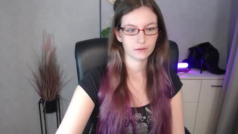 Snapshot of emma_lust94 chatting on 5, 11, 2025 emma online show from 5, 11, 2025