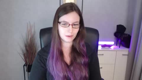 Snapshot of emma_lust94 chatting on 21, 11, 2025 emma online show from 21, 11, 2025