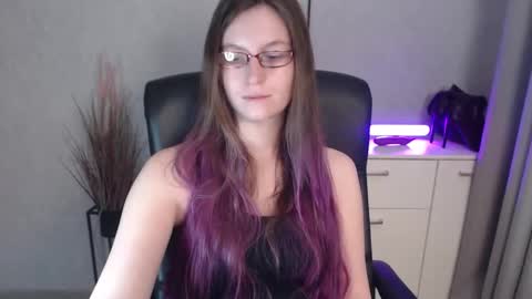 Snapshot of emma_lust94 chatting on 4, 12, 2025 emma online show from 4, 12, 2025