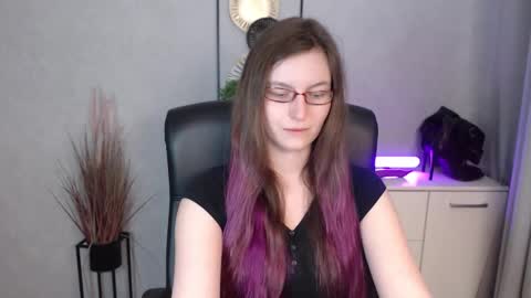 Snapshot of emma_lust94 chatting on 15, 12, 2025 emma online show from 15, 12, 2025