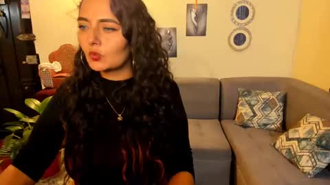 Snapshot of emma_luxy chatting on 20, 2, 2025 emma luxy online show from 20, 2, 2025