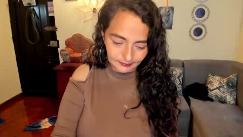 Snapshot of emma_luxy chatting on 4, 3, 2025 emma luxy online show from 4, 3, 2025