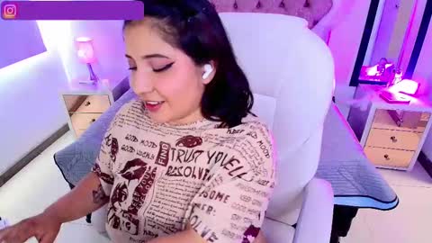 Snapshot of emma_monserratt chatting on 9, 10, 2025 Emma Monserratt online show from 9, 10, 2025