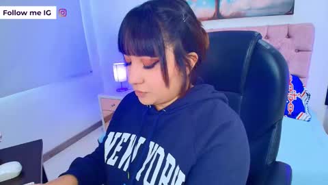 Emma Monserratt online show from 2, 2, 2026