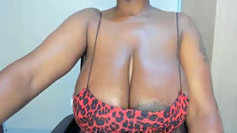 Snapshot of emma_remi chatting on 23, 10, 2025 emma_remi online show from 23, 10, 2025