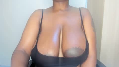 Snapshot of emma_remi chatting on 25, 10, 2025 emma_remi online show from 25, 10, 2025