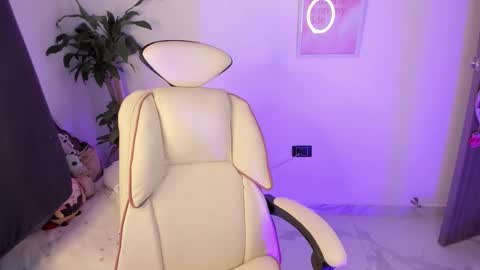 Snapshot of emma_rinaldi_ chatting on 8, 3, 2026 Emma online show from 8, 3, 2026