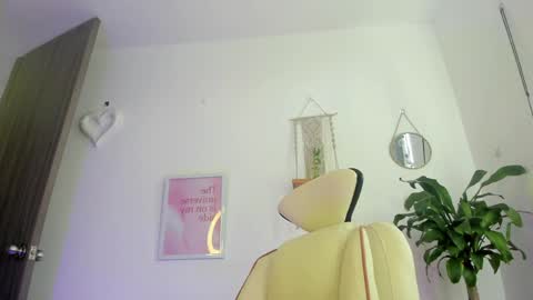 Snapshot of emma_rinaldi_ chatting on 3, 4, 2026 Emma online show from 3, 4, 2026