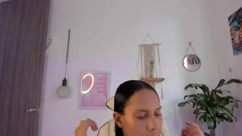Snapshot of emma_rinaldi_ chatting on 6, 4, 2026 Emma online show from 6, 4, 2026