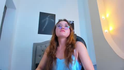 Snapshot of emma_rousz chatting on 16, 9, 2025 emma online show from 16, 9, 2025