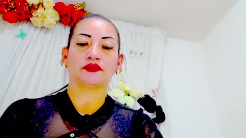 emma_saenzz online show from 5, 12, 2024