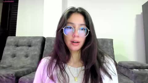 Snapshot of emma_sandovaal chatting on 6, 10, 2025 Emma online show from 6, 10, 2025