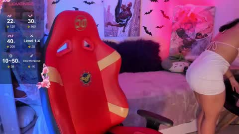 Snapshot of emma_soffia chatting on 28, 10, 2025 EMMA online show from 28, 10, 2025