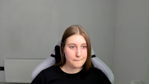 Snapshot of emma_sweettyy chatting on 3, 6, 2026 Emma online show from 3, 6, 2026