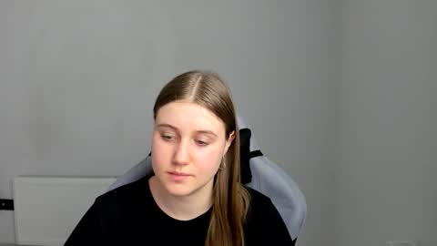 Snapshot of emma_sweettyy chatting on 3, 6, 2026 Emma online show from 3, 6, 2026