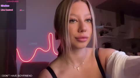 Snapshot of emmaandjake chatting on 9, 11, 2025 emmaandjake online show from 9, 11, 2025