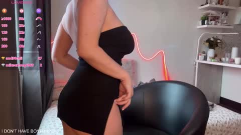 Snapshot of emmaandjake chatting on 16, 11, 2025 emmaandjake online show from 16, 11, 2025