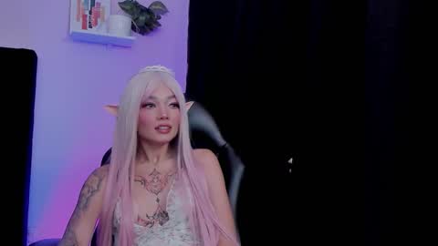 Snapshot of emmabridgerton chatting on 9, 10, 2025 Emma online show from 9, 10, 2025