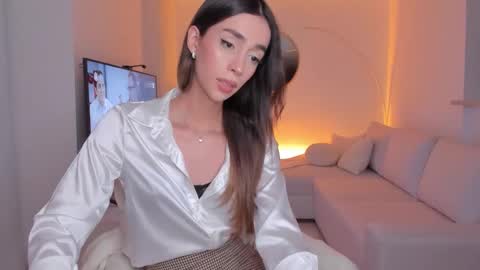 Snapshot of emmacorrea chatting on 25, 10, 2025 Emma voger online show from 25, 10, 2025