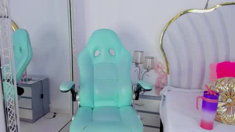 Snapshot of emmacrush chatting on 24, 1, 2025 Welcome Im yosein Your love is my passion activate it with your tips and enjoy with me online show from 24, 1, 2025