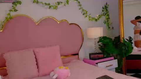 Snapshot of emmacrush chatting on 27, 11, 2025 Welcome Im yosein Your love is my passion activate it with your tips and enjoy with me online show from 27, 11, 2025