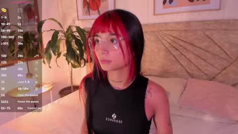 Snapshot of emmaduff_ chatting on 7, 6, 2026 online show from 7, 6, 2026
