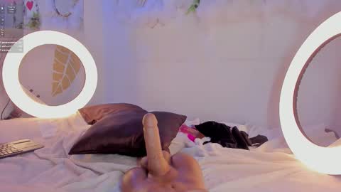 Emma Duque online show from 1, 12, 2025