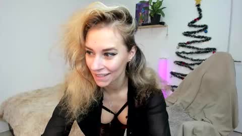 Snapshot of emmagracee chatting on 2, 12, 2025 Emma online show from 2, 12, 2025