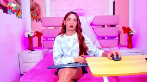 Emma Hilton online show from 11, 5, 2026
