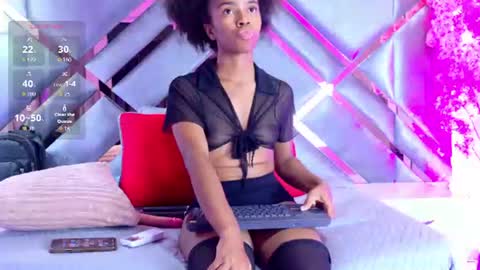 Snapshot of emmalove01 chatting on 5, 7, 2026 emmalove01 online show from 5, 7, 2026