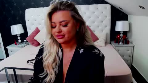 Emma Mavis online show from 9, 12, 2024