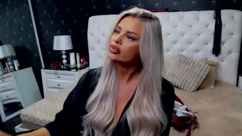 Emma Mavis online show from 28, 11, 2025