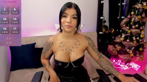 Snapshot of emmarusselx chatting on 13, 12, 2024 Emma Russell online show from 13, 12, 2024