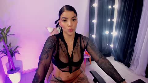 Snapshot of emmarusselx chatting on 21, 1, 2025 Emma Russell online show from 21, 1, 2025