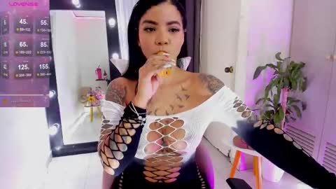 Snapshot of emmarusselx chatting on 27, 9, 2025 Emma Russell online show from 27, 9, 2025