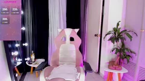 Snapshot of emmarusselx chatting on 20, 11, 2025 Emma Russell online show from 20, 11, 2025