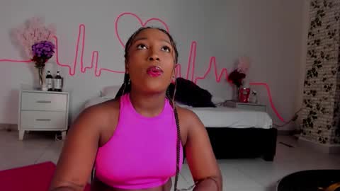 Snapshot of emmasanzoficial chatting on 14, 9, 2025 Sara online show from 14, 9, 2025