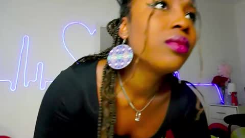 Snapshot of emmasanzoficial chatting on 21, 9, 2025 Sara online show from 21, 9, 2025