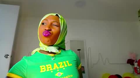 Snapshot of emmasanzoficial chatting on 22, 9, 2025 Sara online show from 22, 9, 2025